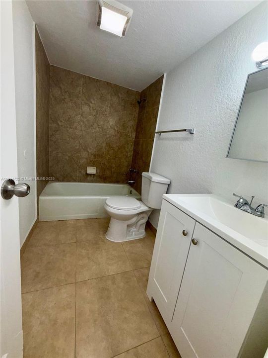 Active With Contract: $1,750 (2 beds, 2 baths, 1096 Square Feet)