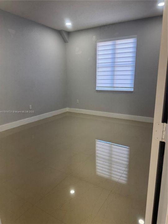 Active With Contract: $2,300 (2 beds, 2 baths, 1130 Square Feet)