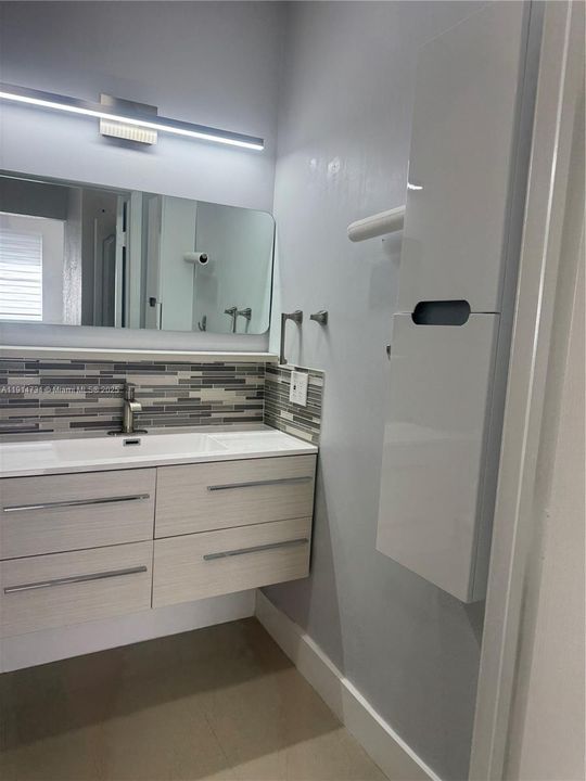 Active With Contract: $2,300 (2 beds, 2 baths, 1130 Square Feet)