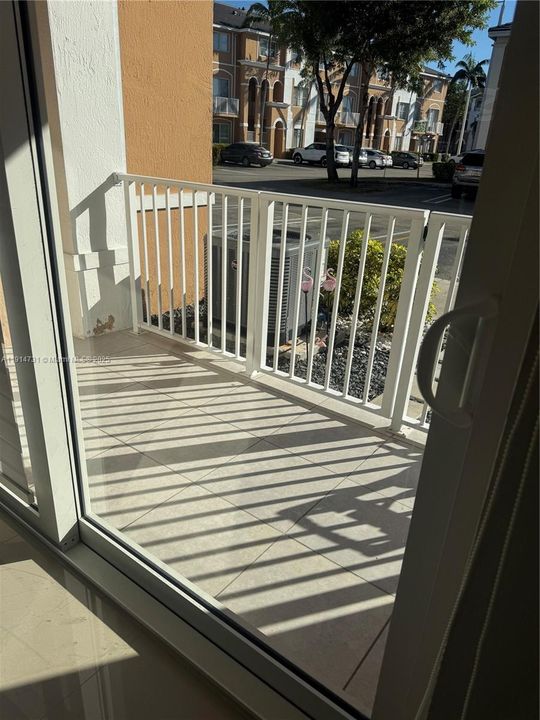 Active With Contract: $2,300 (2 beds, 2 baths, 1130 Square Feet)