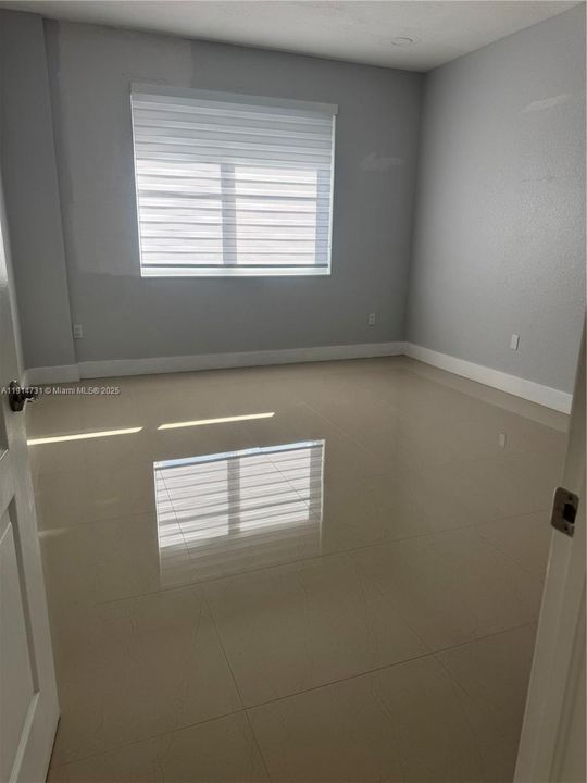 Active With Contract: $2,300 (2 beds, 2 baths, 1130 Square Feet)