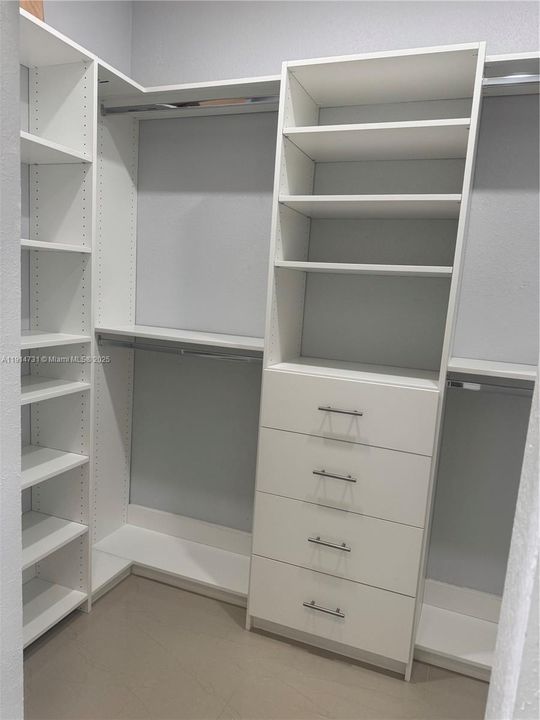 Active With Contract: $2,300 (2 beds, 2 baths, 1130 Square Feet)