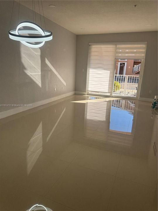 Active With Contract: $2,300 (2 beds, 2 baths, 1130 Square Feet)