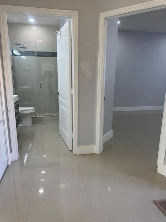 Active With Contract: $2,300 (2 beds, 2 baths, 1130 Square Feet)