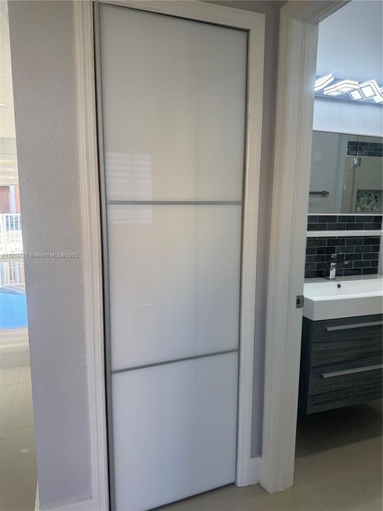 Active With Contract: $2,300 (2 beds, 2 baths, 1130 Square Feet)