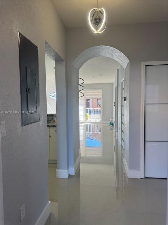 Active With Contract: $2,300 (2 beds, 2 baths, 1130 Square Feet)