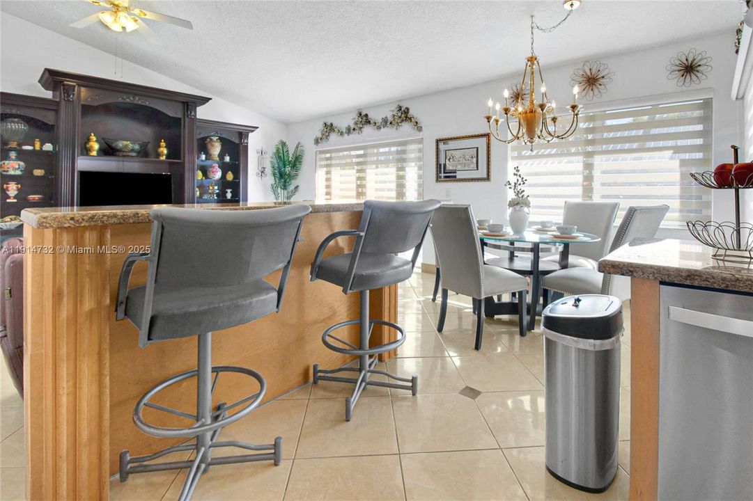 待售: $840,000 (4 贝兹, 2 浴室, 2532 平方英尺)