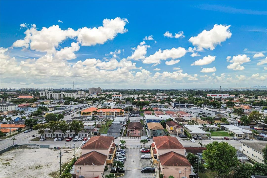 待售: $239,000 (2 贝兹, 1 浴室, 848 平方英尺)