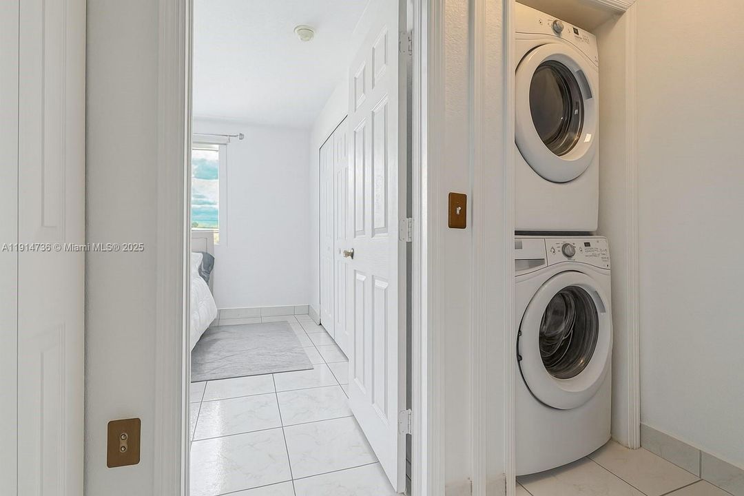 待售: $239,000 (2 贝兹, 1 浴室, 848 平方英尺)