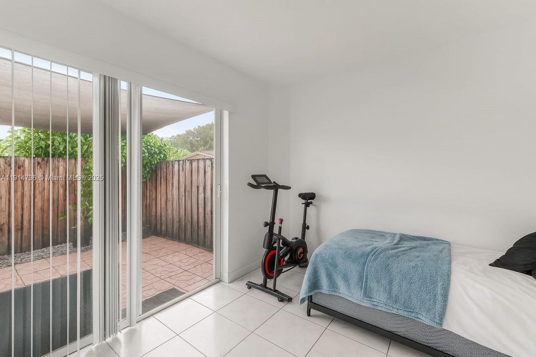 待售: $239,000 (2 贝兹, 1 浴室, 848 平方英尺)