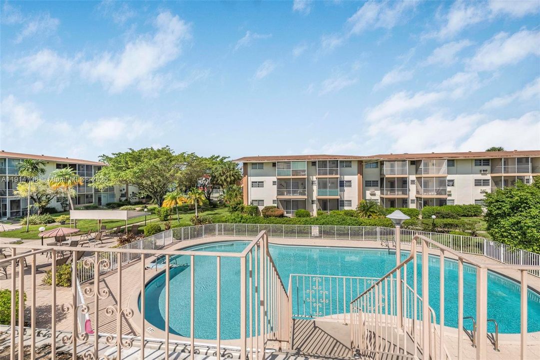 For Sale: $65,000 (2 beds, 1 baths, 883 Square Feet)