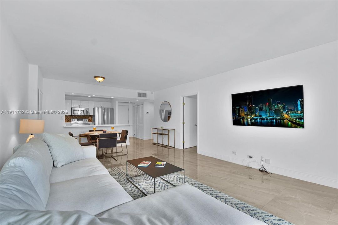 Под контрактом: $7,000 (1 спален, 1 ванн, 880 Квадратных фут)