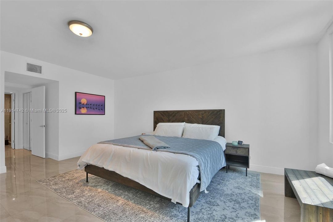 Под контрактом: $7,000 (1 спален, 1 ванн, 880 Квадратных фут)