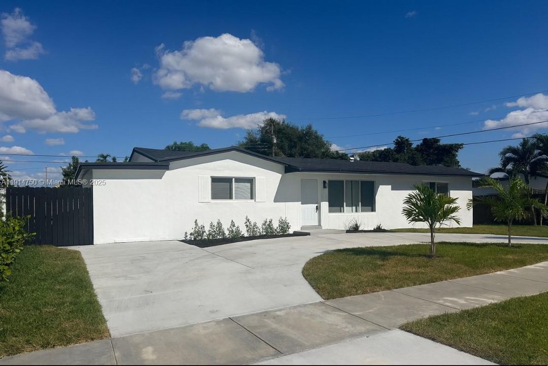 Active With Contract: $849,900 (4 beds, 3 baths, 1746 Square Feet)