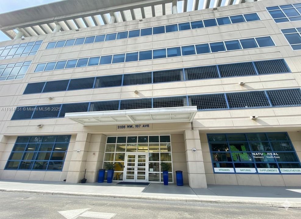 出租: $1,600 (0 贝兹, 0 浴室, 0 平方英尺)