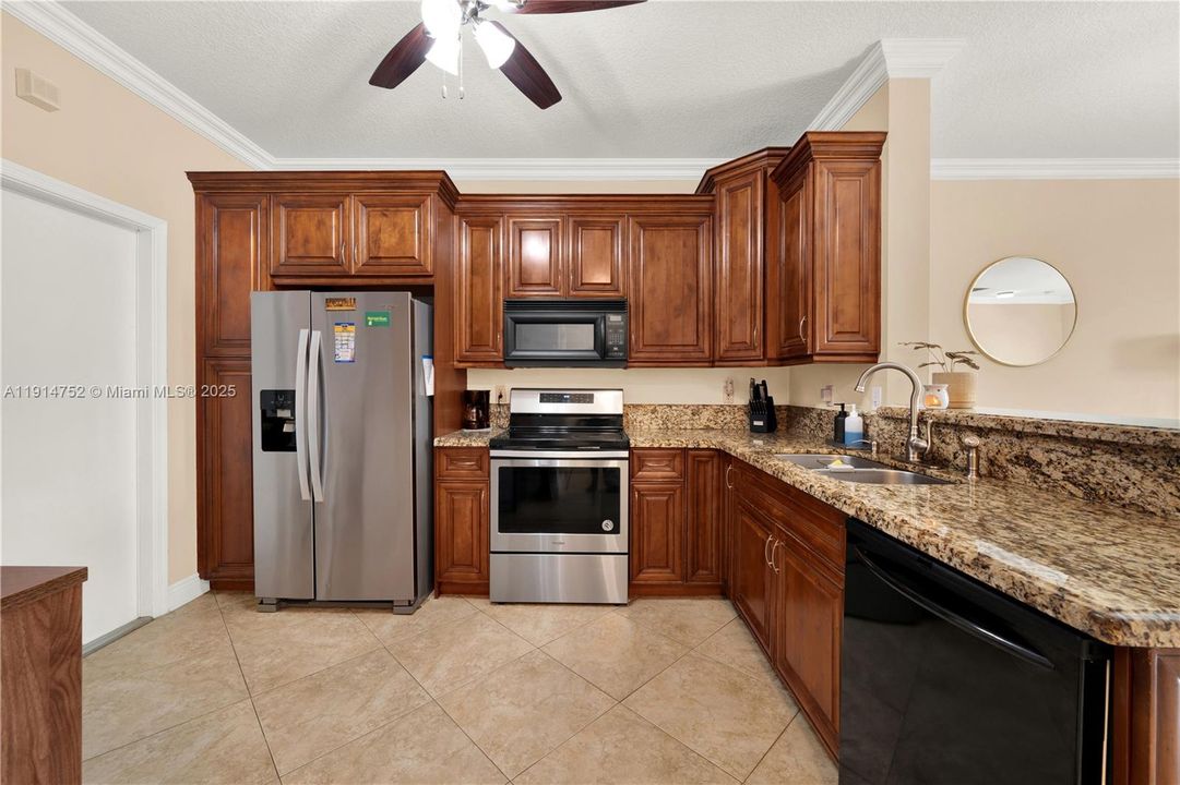 For Rent: $2,900 (2 beds, 2 baths, 1131 Square Feet)