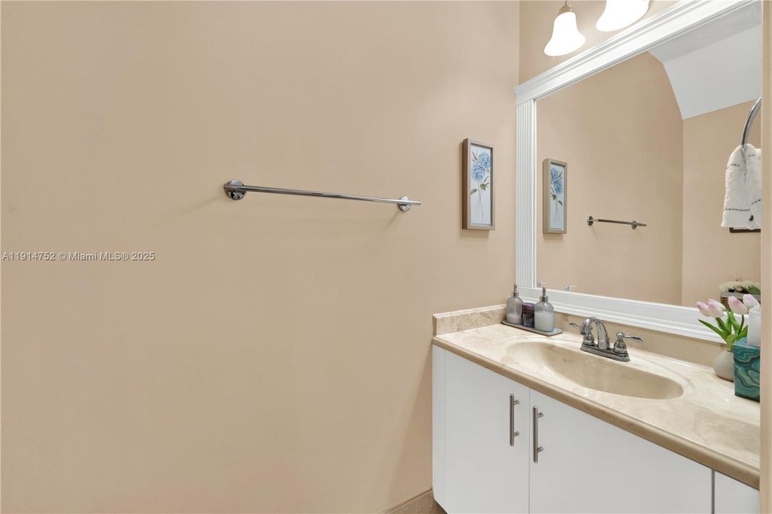 For Rent: $2,900 (2 beds, 2 baths, 1131 Square Feet)