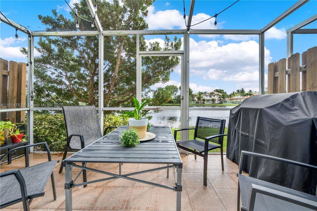 For Rent: $2,900 (2 beds, 2 baths, 1131 Square Feet)