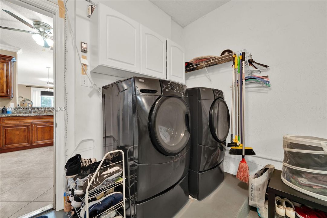 For Rent: $2,900 (2 beds, 2 baths, 1131 Square Feet)