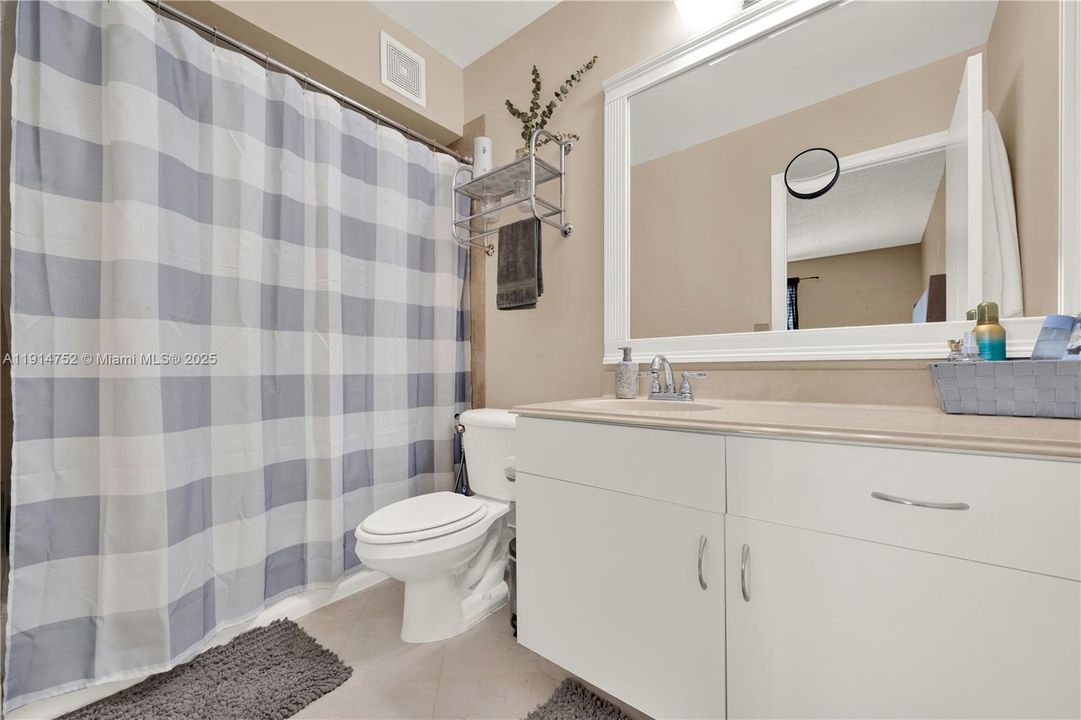 For Rent: $2,900 (2 beds, 2 baths, 1131 Square Feet)