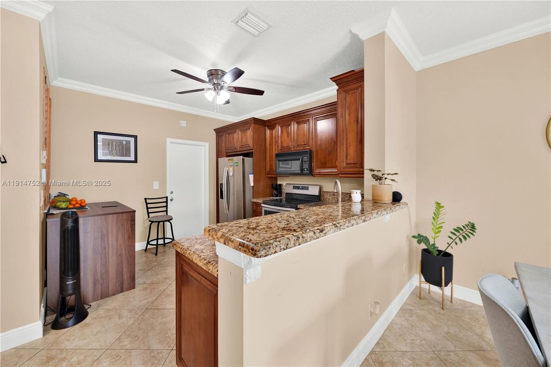 For Rent: $2,900 (2 beds, 2 baths, 1131 Square Feet)