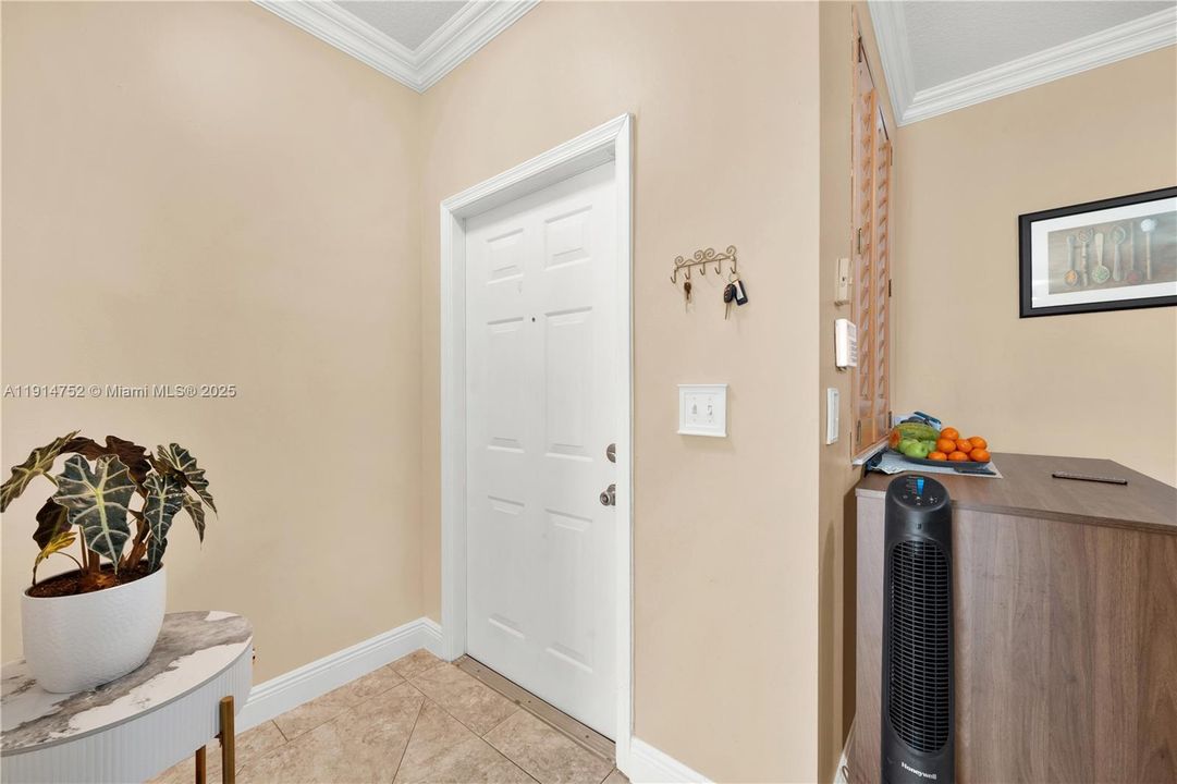 For Rent: $2,900 (2 beds, 2 baths, 1131 Square Feet)