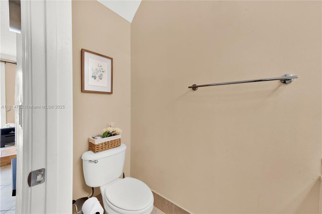 For Rent: $2,900 (2 beds, 2 baths, 1131 Square Feet)