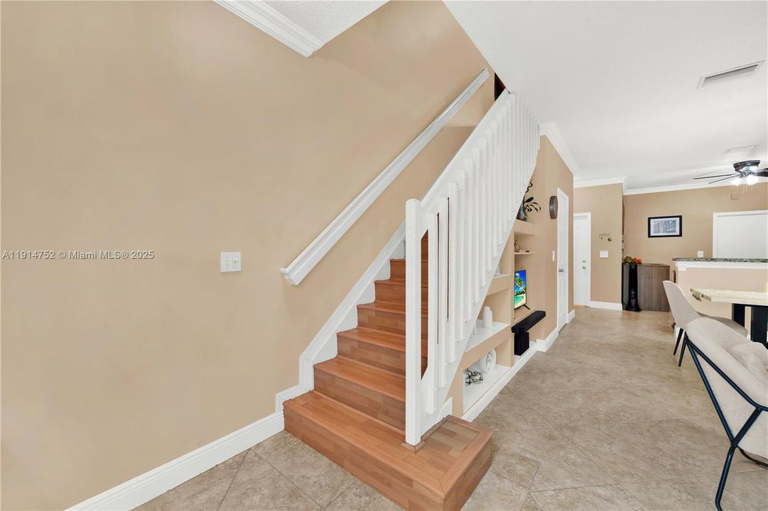 For Rent: $2,900 (2 beds, 2 baths, 1131 Square Feet)