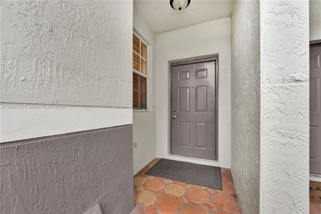 For Rent: $2,900 (2 beds, 2 baths, 1131 Square Feet)