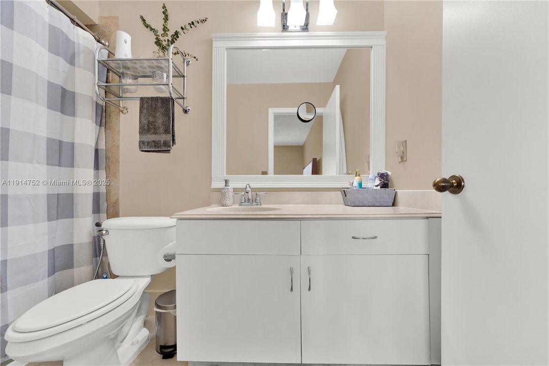 For Rent: $2,900 (2 beds, 2 baths, 1131 Square Feet)