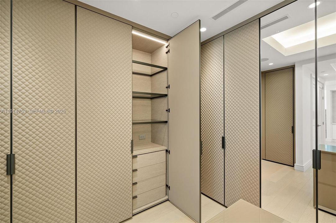 For Sale: $16,495,000 (4 beds, 5 baths, 5573 Square Feet)