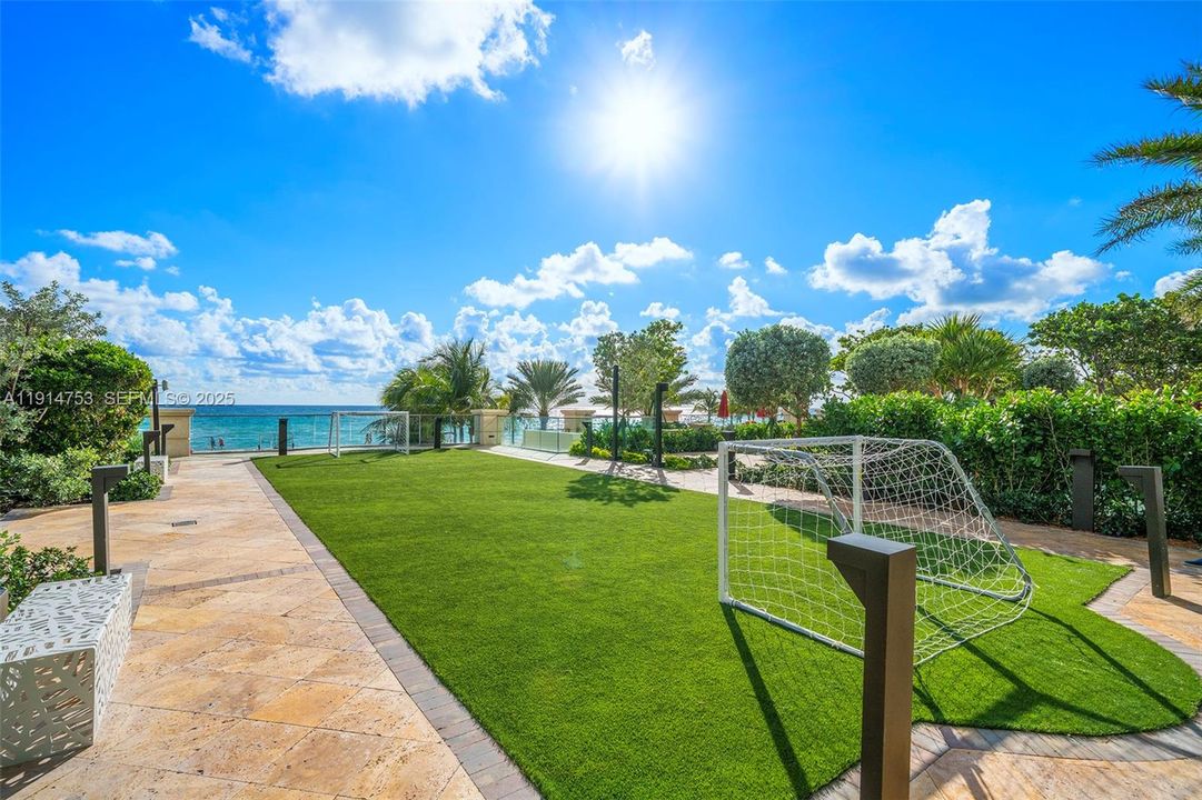 For Sale: $16,495,000 (4 beds, 5 baths, 5573 Square Feet)