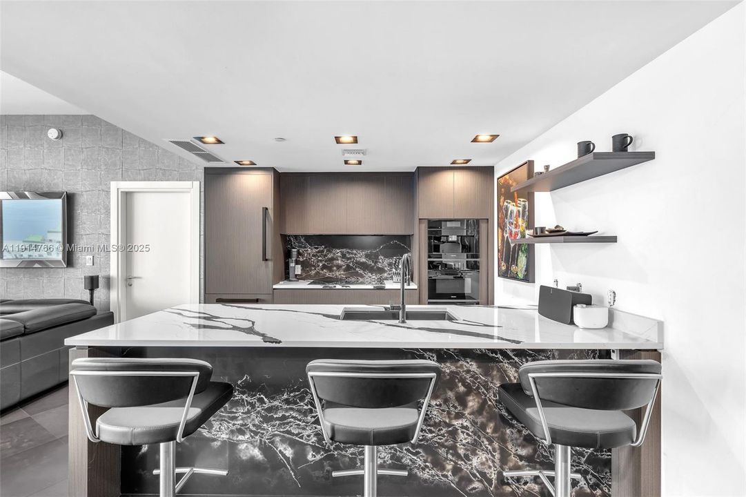 На продажу: $1,290,000 (2 спален, 2 ванн, 1500 Квадратных фут)