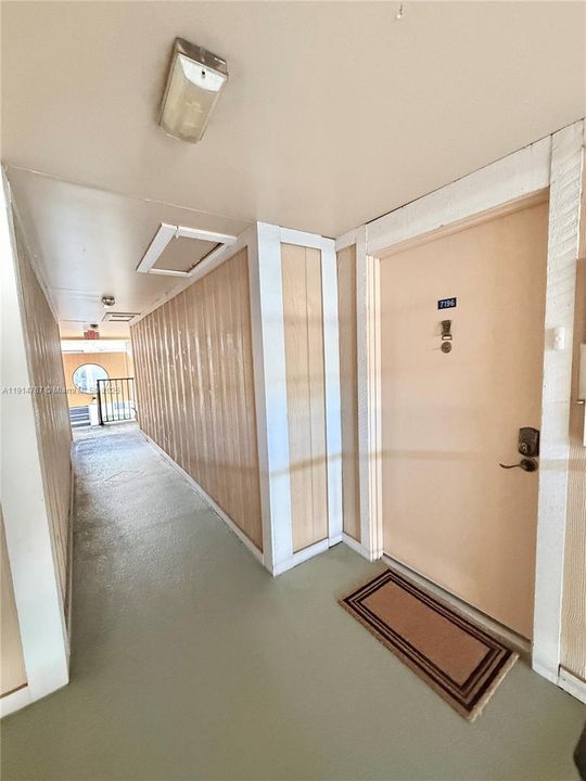 Под контрактом: $149,900 (2 спален, 2 ванн, 827 Квадратных фут)