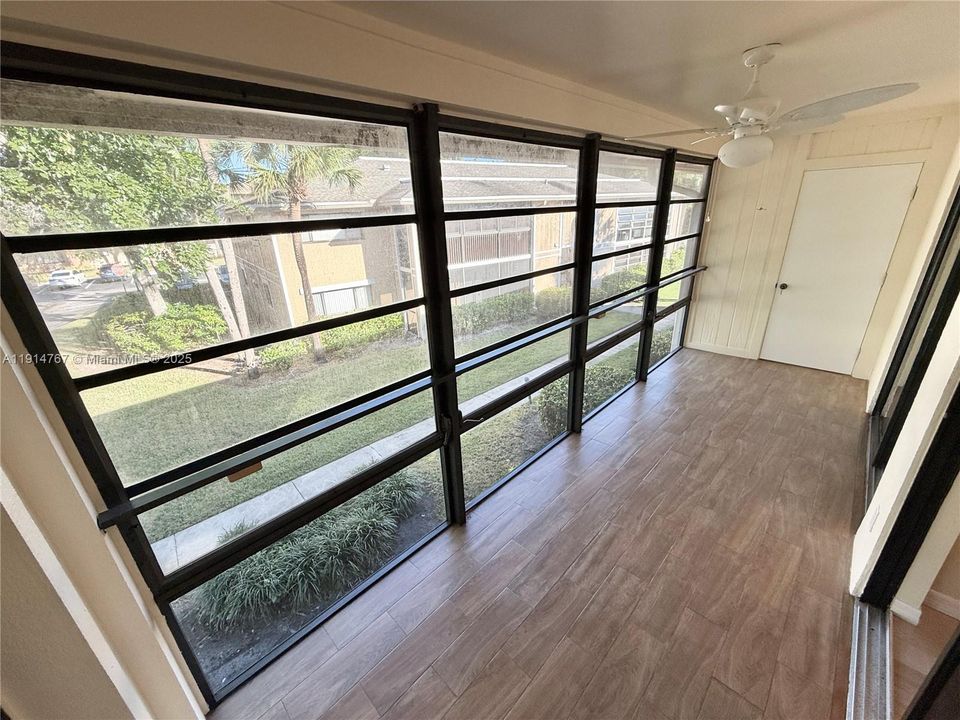 Под контрактом: $149,900 (2 спален, 2 ванн, 827 Квадратных фут)