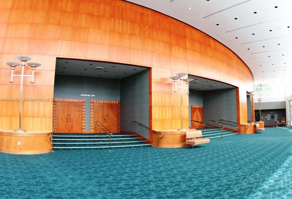 Под контрактом: $149,900 (2 спален, 2 ванн, 827 Квадратных фут)