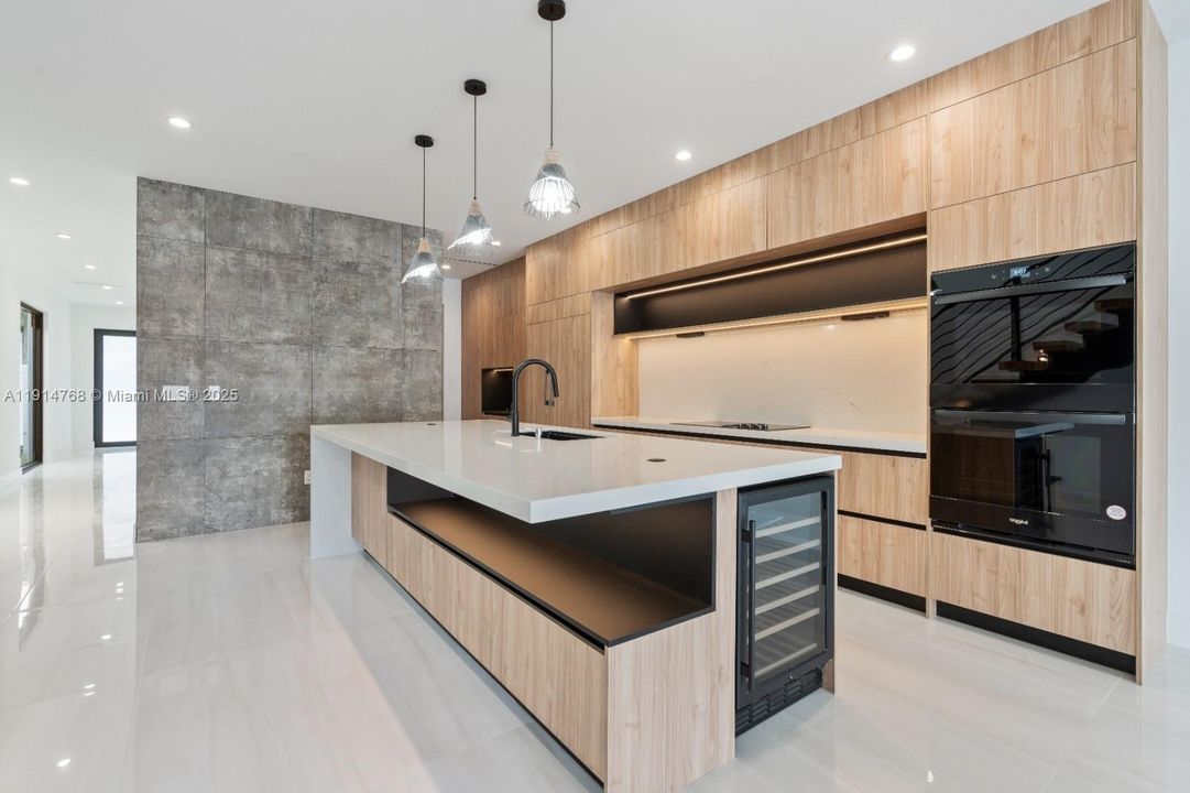 待售: $1,850,000 (4 贝兹, 3 浴室, 2392 平方英尺)