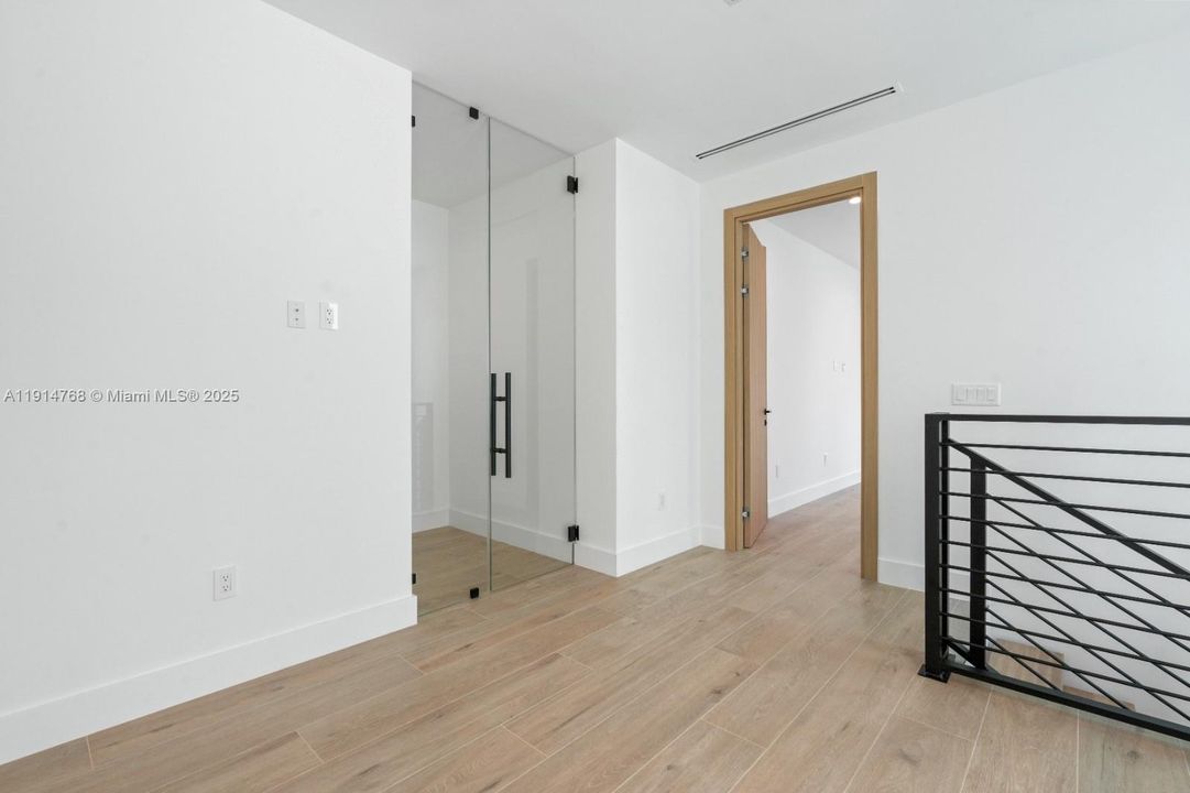 待售: $1,850,000 (4 贝兹, 3 浴室, 2392 平方英尺)