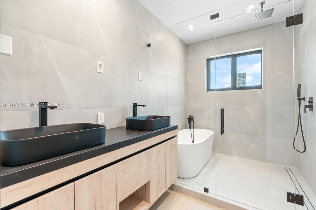 待售: $1,850,000 (4 贝兹, 3 浴室, 2392 平方英尺)