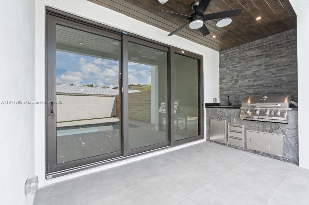 待售: $1,850,000 (4 贝兹, 3 浴室, 2392 平方英尺)