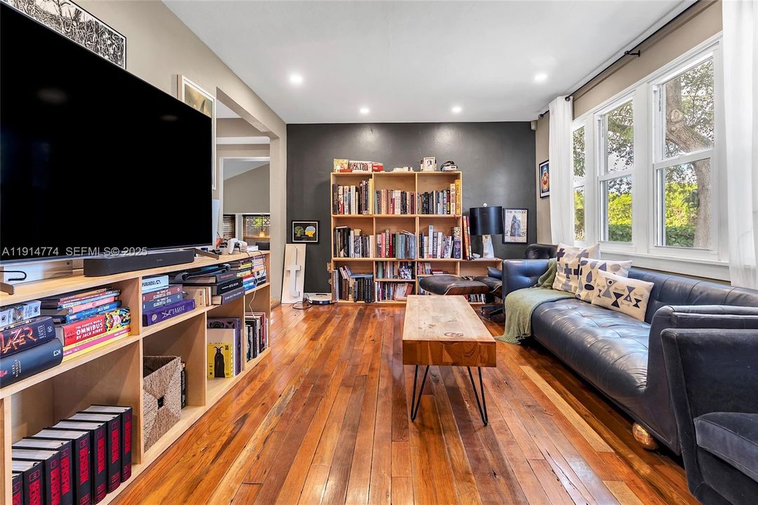 En Venta: $620,000 (3 camas, 1 baños, 1037 Pies cuadrados)