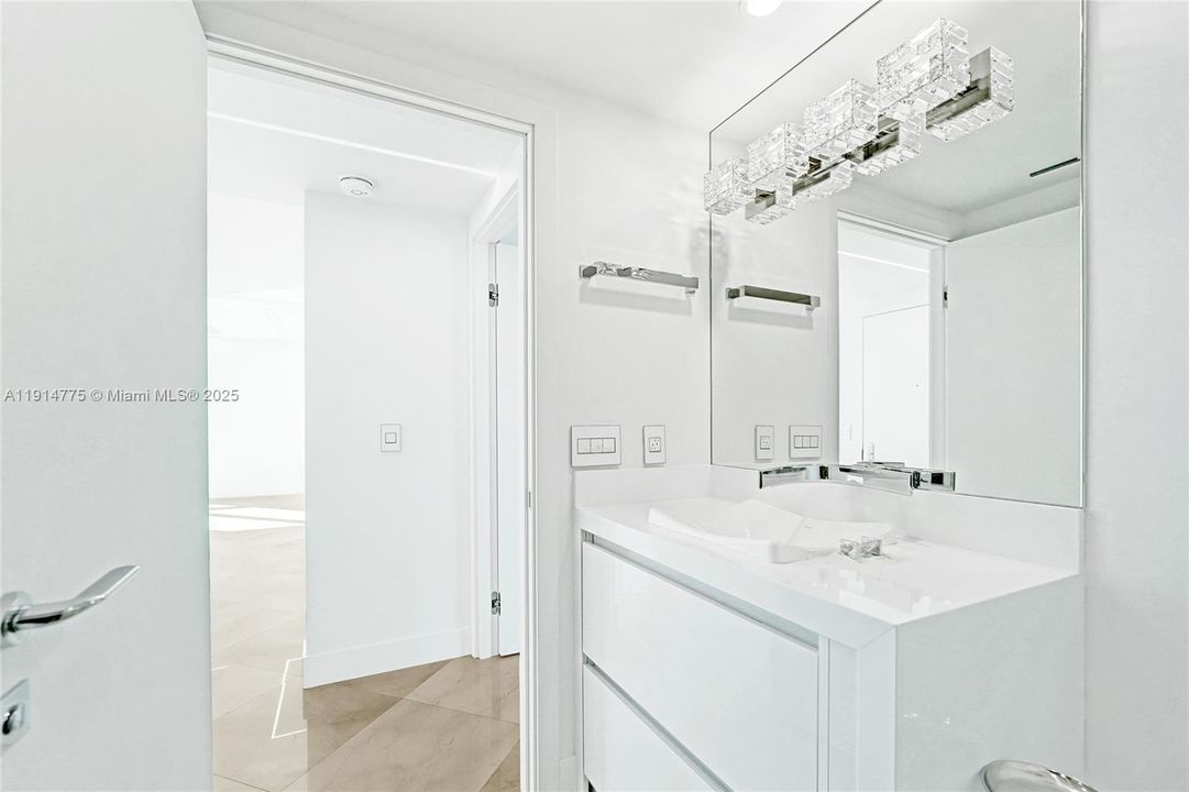 出租: $14,000 (2 贝兹, 2 浴室, 1905 平方英尺)