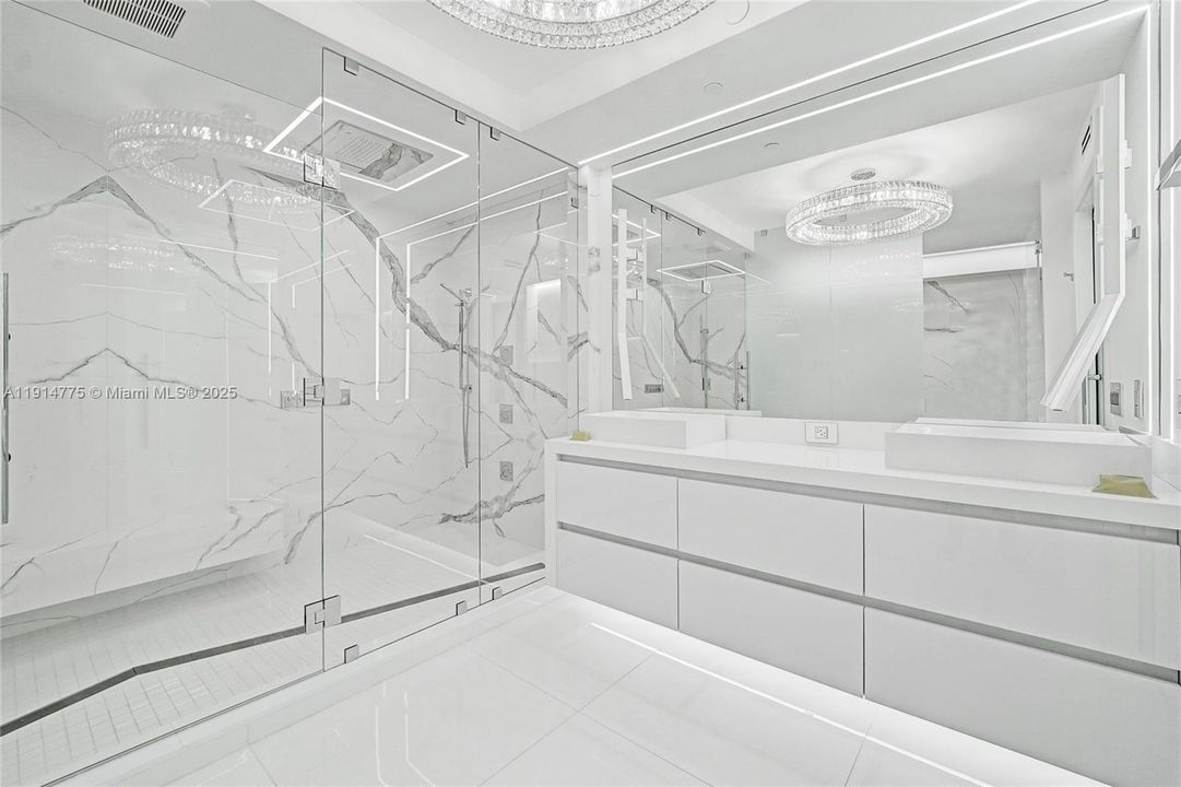 出租: $14,000 (2 贝兹, 2 浴室, 1905 平方英尺)