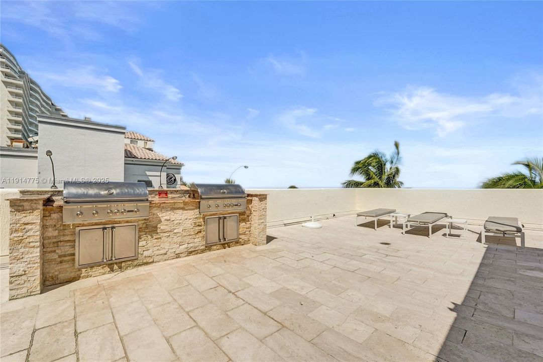 出租: $14,000 (2 贝兹, 2 浴室, 1905 平方英尺)