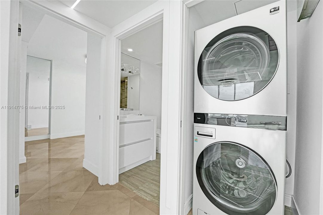 出租: $14,000 (2 贝兹, 2 浴室, 1905 平方英尺)