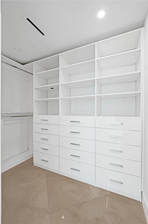 出租: $14,000 (2 贝兹, 2 浴室, 1905 平方英尺)