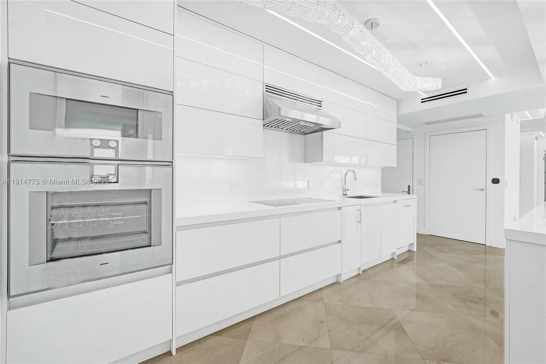 出租: $14,000 (2 贝兹, 2 浴室, 1905 平方英尺)