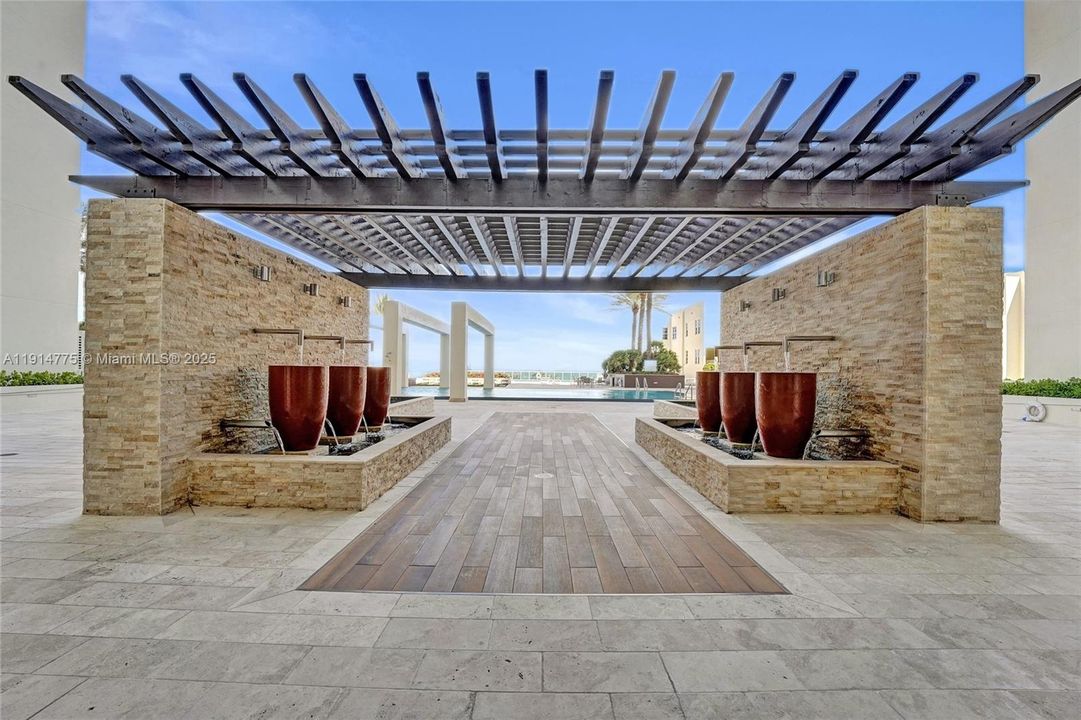 出租: $14,000 (2 贝兹, 2 浴室, 1905 平方英尺)