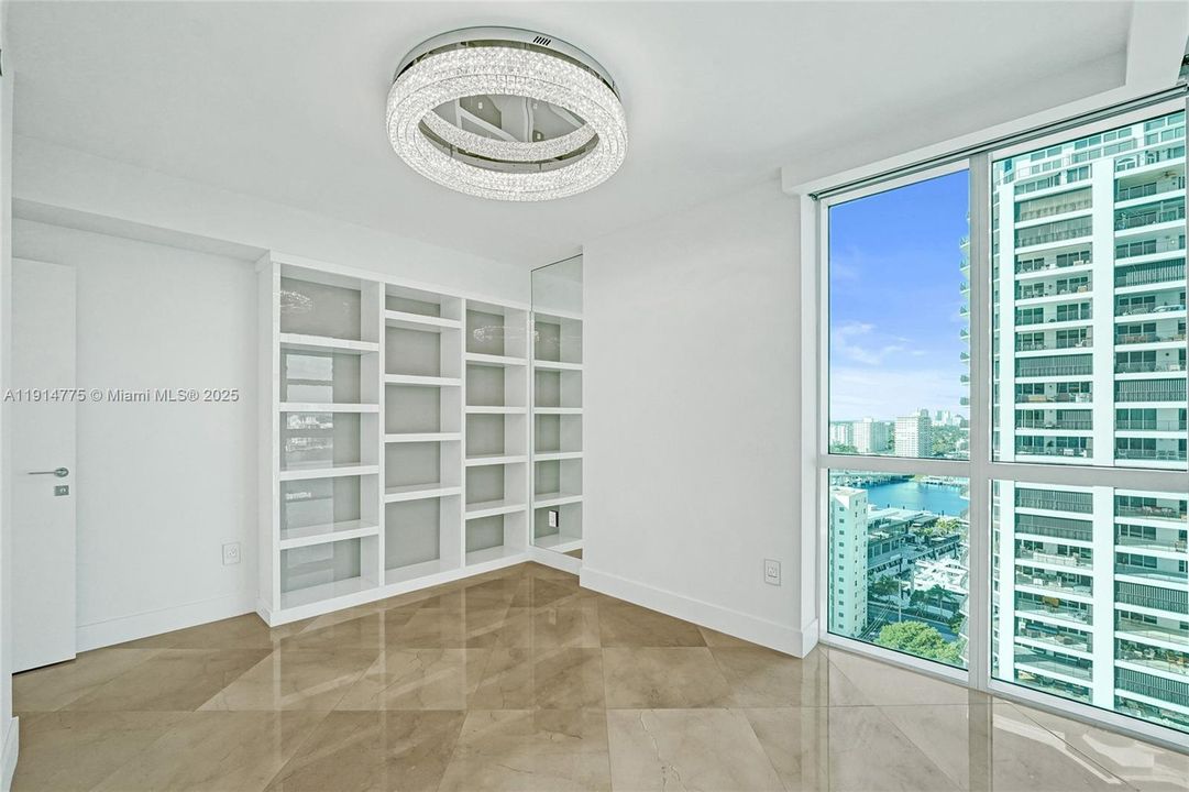 出租: $14,000 (2 贝兹, 2 浴室, 1905 平方英尺)