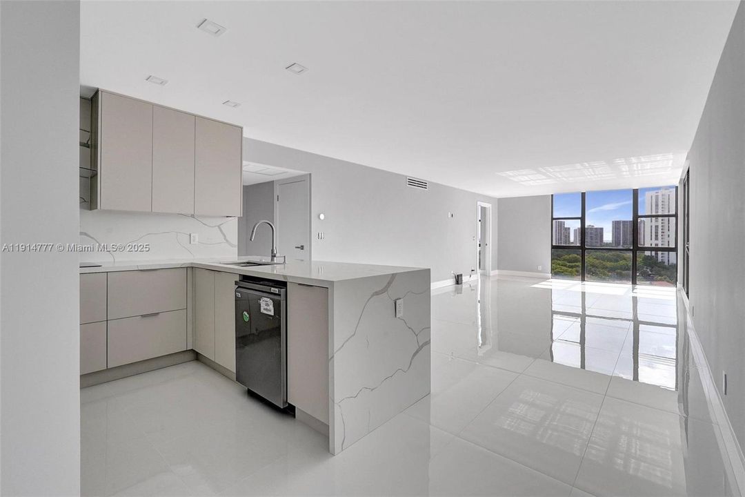 For Sale: $415,000 (2 beds, 2 baths, 1313 Square Feet)